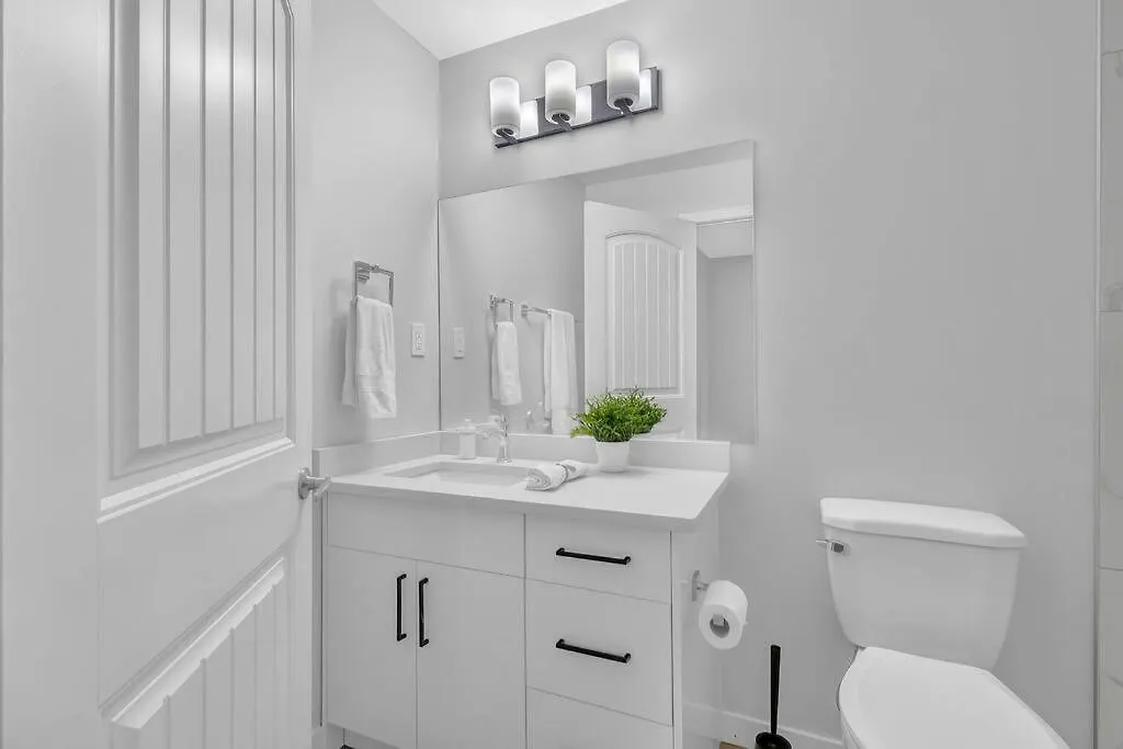 Modernsuite*Nearairport*2Queens*2Bedroom*Fullkitchen Edmonton Canada